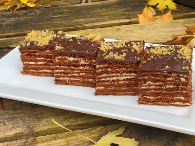 Пляцок Спартак з новим кремом. •