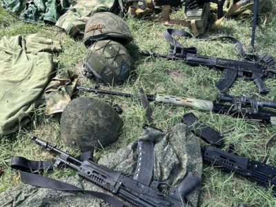 Бійці ЗСУ взяли у полон російських солдатів та офіцерів. Відео