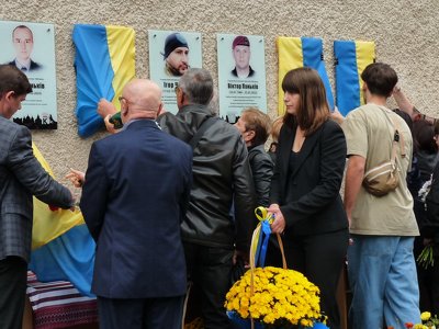 Небо сьогодні плаче нашими сльозами. У Калуші відкрили меморіальні дошки чотирьом Героям