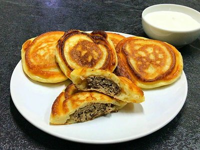 Дуже смачні та швидкі в приготуванні ліниві біляші на кефірі