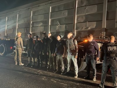 Подорож у причепі вантажіви: прикордонники затримали 6 чоловіків, які хотіли виїхати за кордон