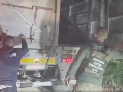 Ховалися у причепі вантажівки: шістьом ухилянтям та їх перевізникам з Болградщини не вдалося потрапити до Молдови