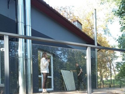 Біля популярного у Тернополі ресторану демонтували літній майданчик