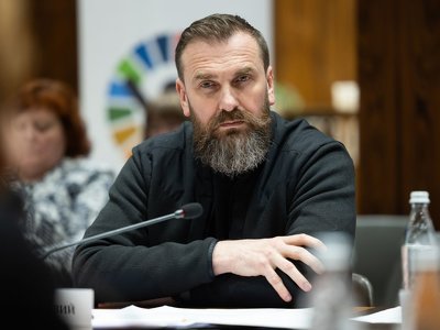 Використання маленької літери для слова росія у неофіційних текстах вже не вважається помилкою - Національна комісія