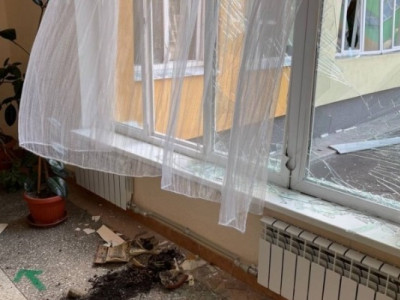Куди звертатися українцям, в яких вибило вікна внаслідок ракетного удару
