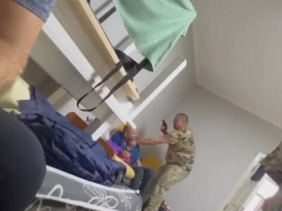 Суд відправив посадовця військомату у Самборі, який знущався з чоловіка, під домашній арешт