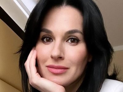 Маша Єфросиніна вперше від початку війни символічно покрила нігті яскраво-червоним лаком