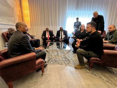 Зеленський провів несподівану зустріч в аеропорту