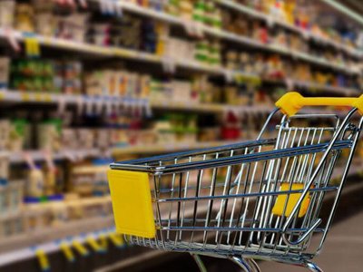 Униз і вгору. Як зміняться ціни на продукти в Україні восени і взимку
