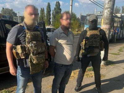 У Херсоні священник продавав російську зброю – автомати Калашникова та ПЗРК (фото)