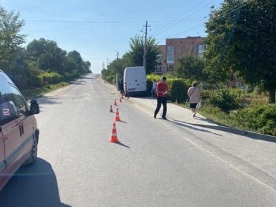 Під авто потрапила 8-річна дитина