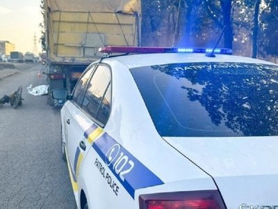 Під колесами вантажівки загинув велосипедист