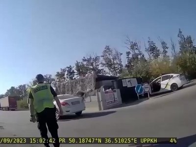 Наказали поліцейським та військовим, які чергували на блок-посту, лягти на землю - ЗМІ