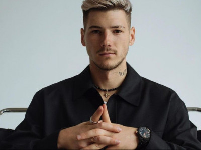 Відомий блогер шокував, скільки тисяч доларів заробляє на місяць. ФОТО