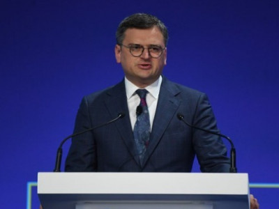 РФ помиляється, якщо думає перечекати військову допомогу Україні, - Кулеба
