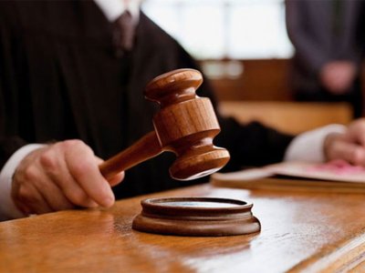 У Кам’янці-Подільському жінка зарізала співмешканця: її судили
