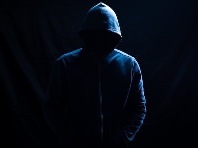 Невідомий у темному одязі перерізав горло школяру, який повертався зі спортивної школи
