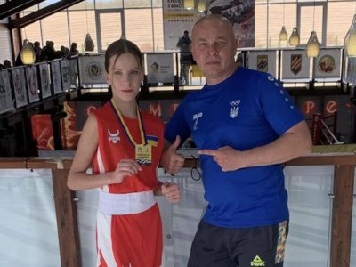 Юна дівчина стала дворазовою чемпіонкою України з боксу