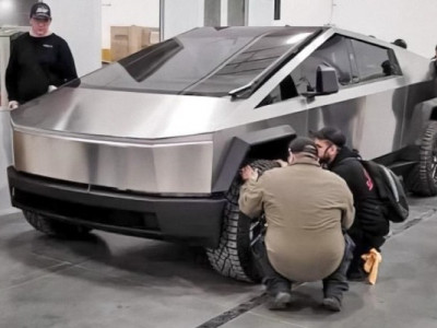 Ілон Маск розкриває ще кілька подробиць про Tesla Cybertruck