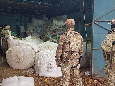 Товару на 1,5 млн гривень: двоє братів із Коломийщини організували сигаретний бізнес (Фото+відео)