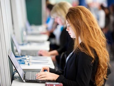 Тисяча українок зможуть пройти безоплатне навчання у сфері креативних та IT-індустрій
