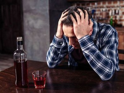 Мозок людини після вживання алкоголю відновлюється приблизно сім місяців