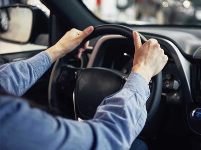 Позбавлено всякого сенсу: чому не варто «відбирати права» у водіїв старше 60 років