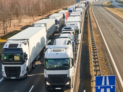 На польсько-українському кордоні у черзі застрягли 2800 авто