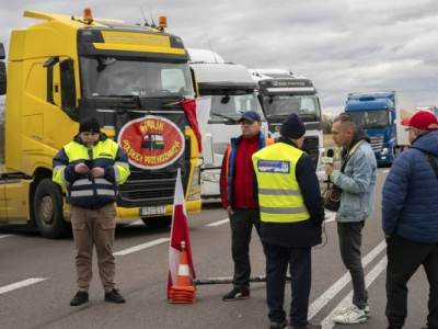 Україна та Польща позиватимуться до страйкарів, які блокують рух автотранспорту через кордон