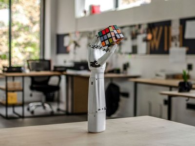 Aether Biomedical залучила $5,8 млн на розробку біонічних протезів. Їх отримають і українці