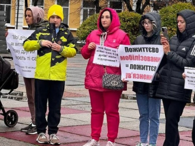 Українці вимагають демобілізації для військових, які на фронті понад 18 місяців
