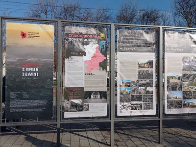 У Києві відкрили виставку, присвячену зруйнованим окупантами містам і селам України