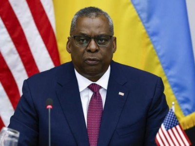 США будуть на боці демократії: Ллойд Остін записав відеозвернення на площі у центрі Києва