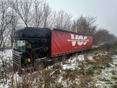 На трасі біля Рівного пʼяний водій вантажівки скоїв ДТП