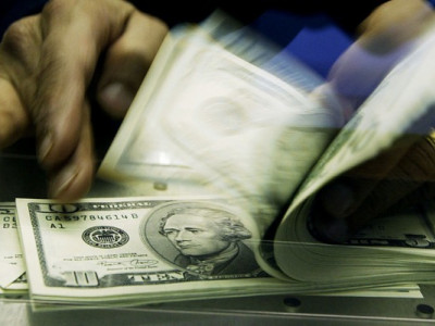 Нацбанк рекомендує кілька банків, які прийматимуть зношені долари