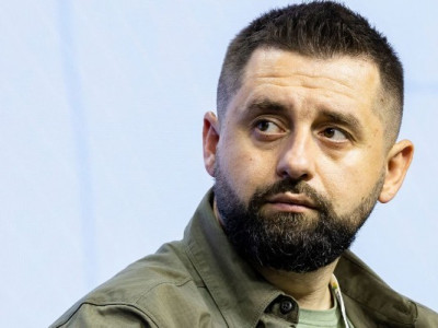 Феєричний ідіот!: Арахамія вимагає від Генштабу ЗСУ “план війни” й анонсував референдум за підсумками миру з РФ