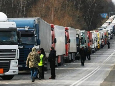 Блокування кордону: уряд Польщі звернувся до України з пропозицією
