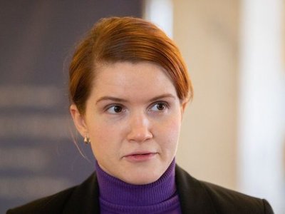 “Слуги” хочуть виключити депутатку Безуглу з фракції після її заяв про Залужного