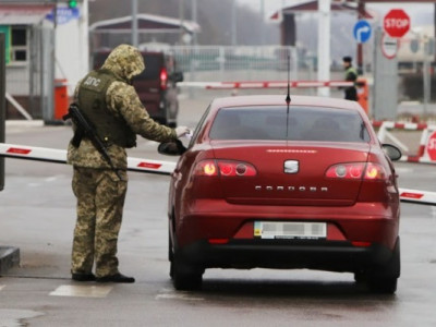 Хто з українських чоловіків зможе виїхати за кордон з 1 грудня: повний список