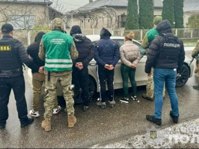 Жінка разом з сином органузувала канал переправлення військовозобов язаних через кордон