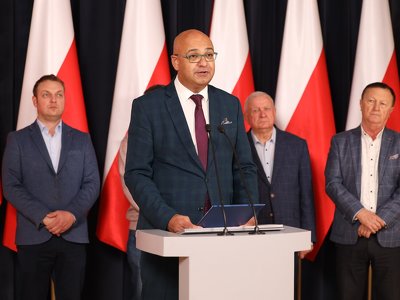 Польські перевізники домовилися з урядом не блокувати нові пункти пропуску з Україною. Українських водіїв посилено перевірятимуть