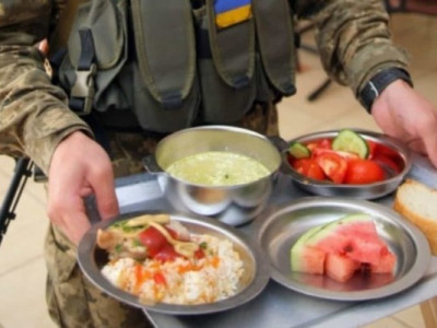 Посадовців військової частини на Київщині викрили на мільйонних оборудках з харчами