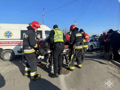 У Вінниці автівка впала з мосту на вулиці Бучми