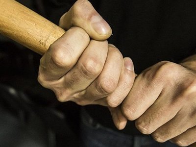 На Волині судили чоловіка за побиття дочки дубцем