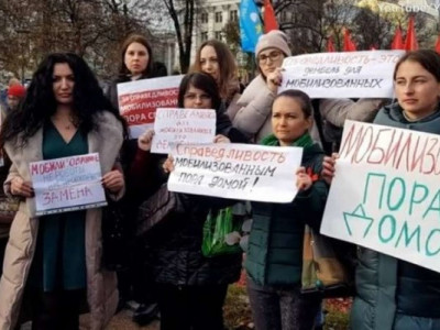 Розвідка Британії: Росія намагається придушити публічне невдоволення дружин мобілізованих