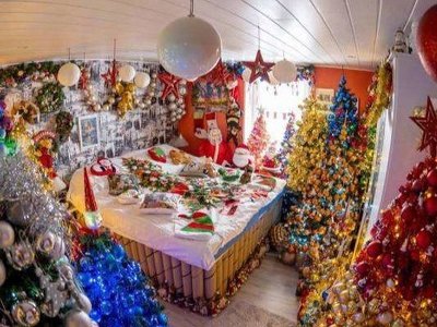 У Німеччині пара прикрасила вдома 555 ялинок і встановила світовий рекорд