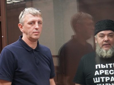 Кримського активіста Яшара Шихаметова винесли із зали засідань російського суду на ношах