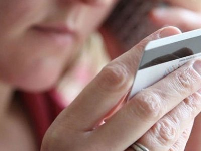 Жінка хотіла продати товар, але потрапила у пастку аферистів