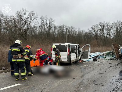 У Харківській області зіткнулися легковик, мікроавтобус та вантажівка: загинули 6 людей