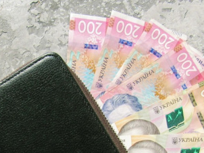 Грошова допомога. В Україні триває прийом заявок на виплати 10800 гривень